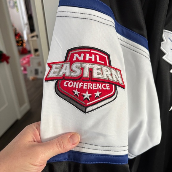 Toronto Maple Leafs jacket - Picture 3 of 6